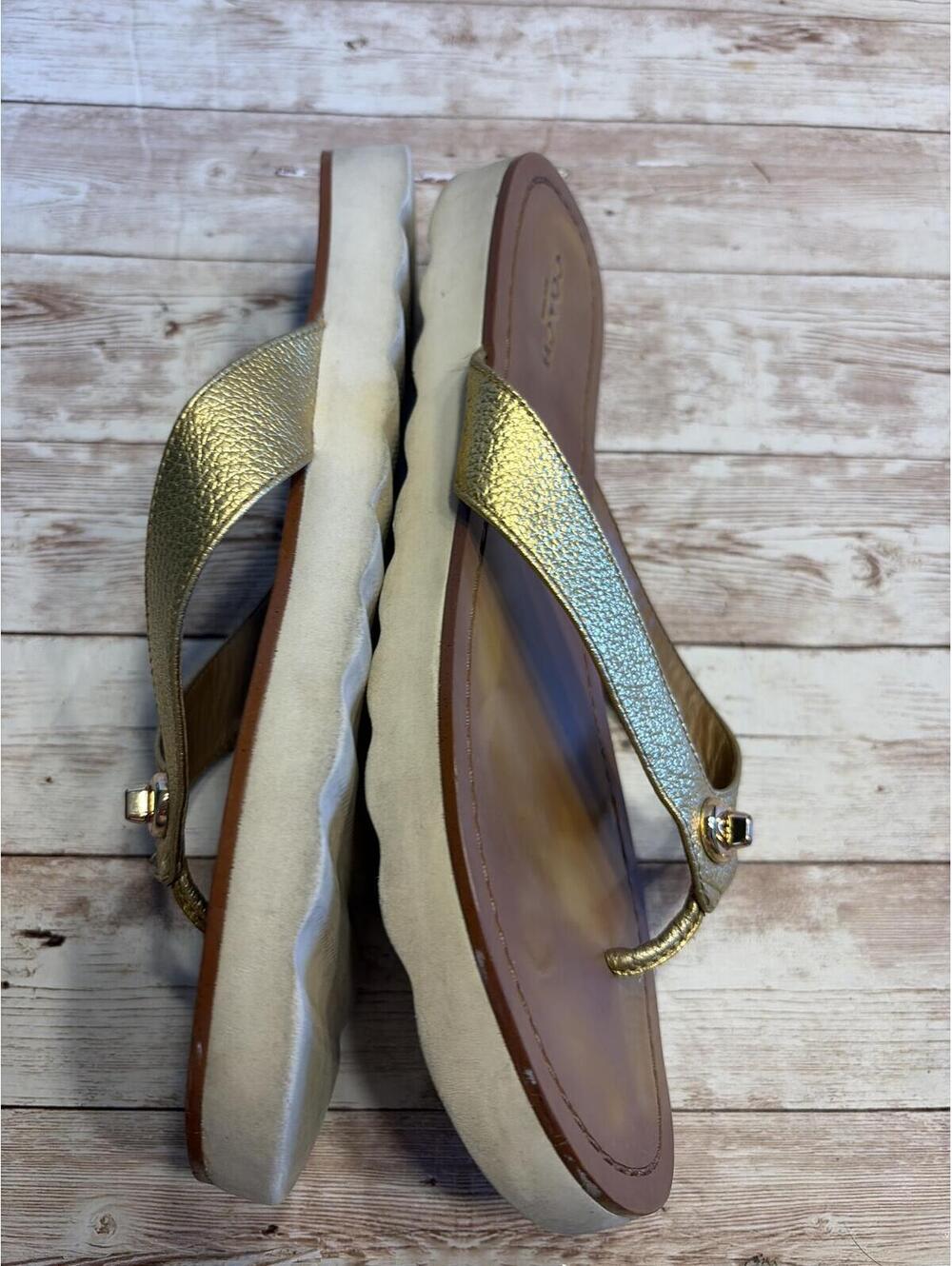 Coach Shelly sandal 38 metallic gold leather with a signature turnlock detail - Picture 5 of 9